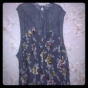 Floral sleeveless crepe tank top with lace insert